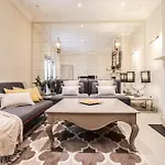 Lovely Kensington Apartment In A Prime Location