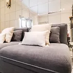 Lovely Kensington Apartment In A Prime Location