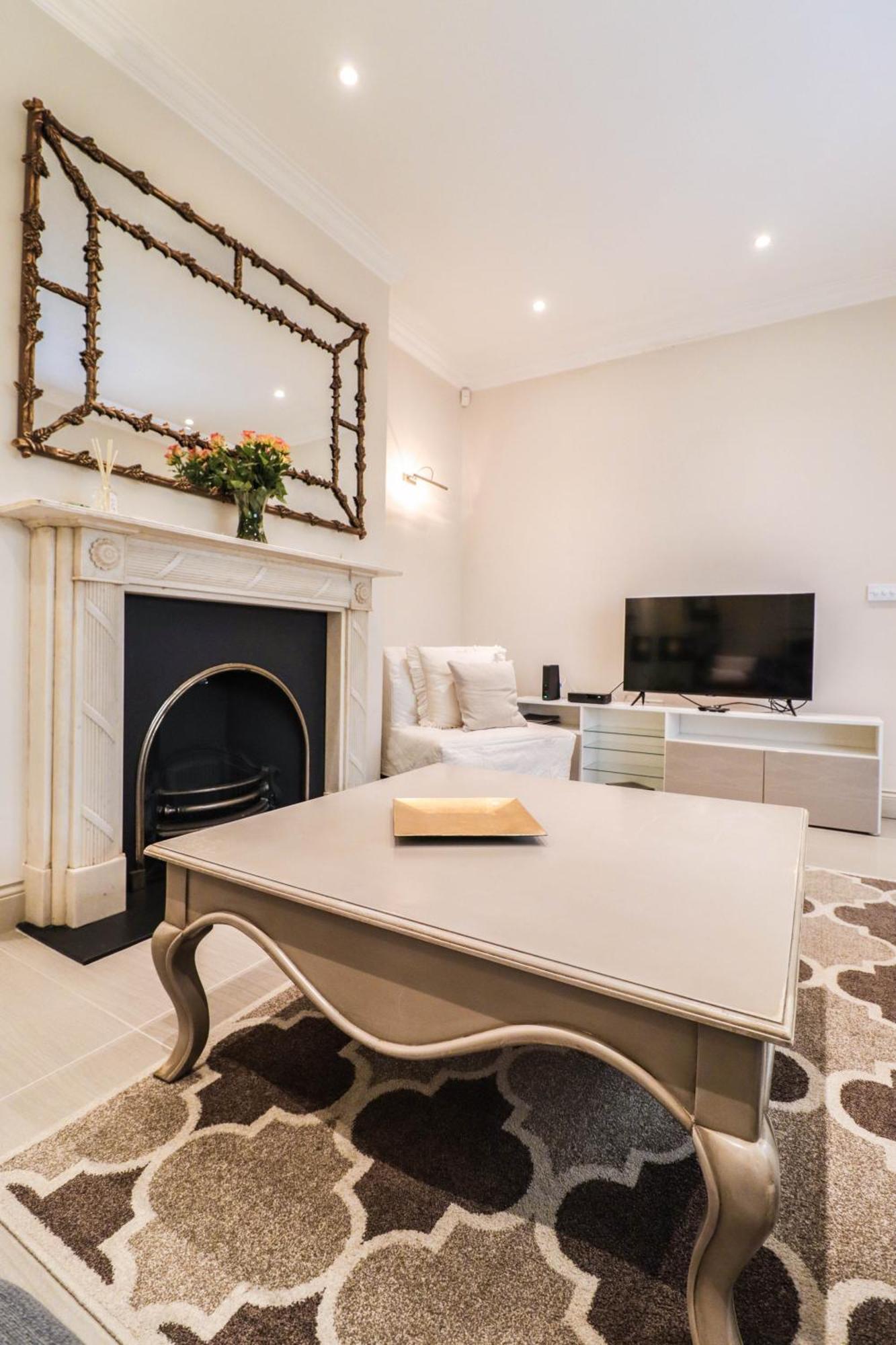 Lovely Kensington Apartment In A Prime Location *