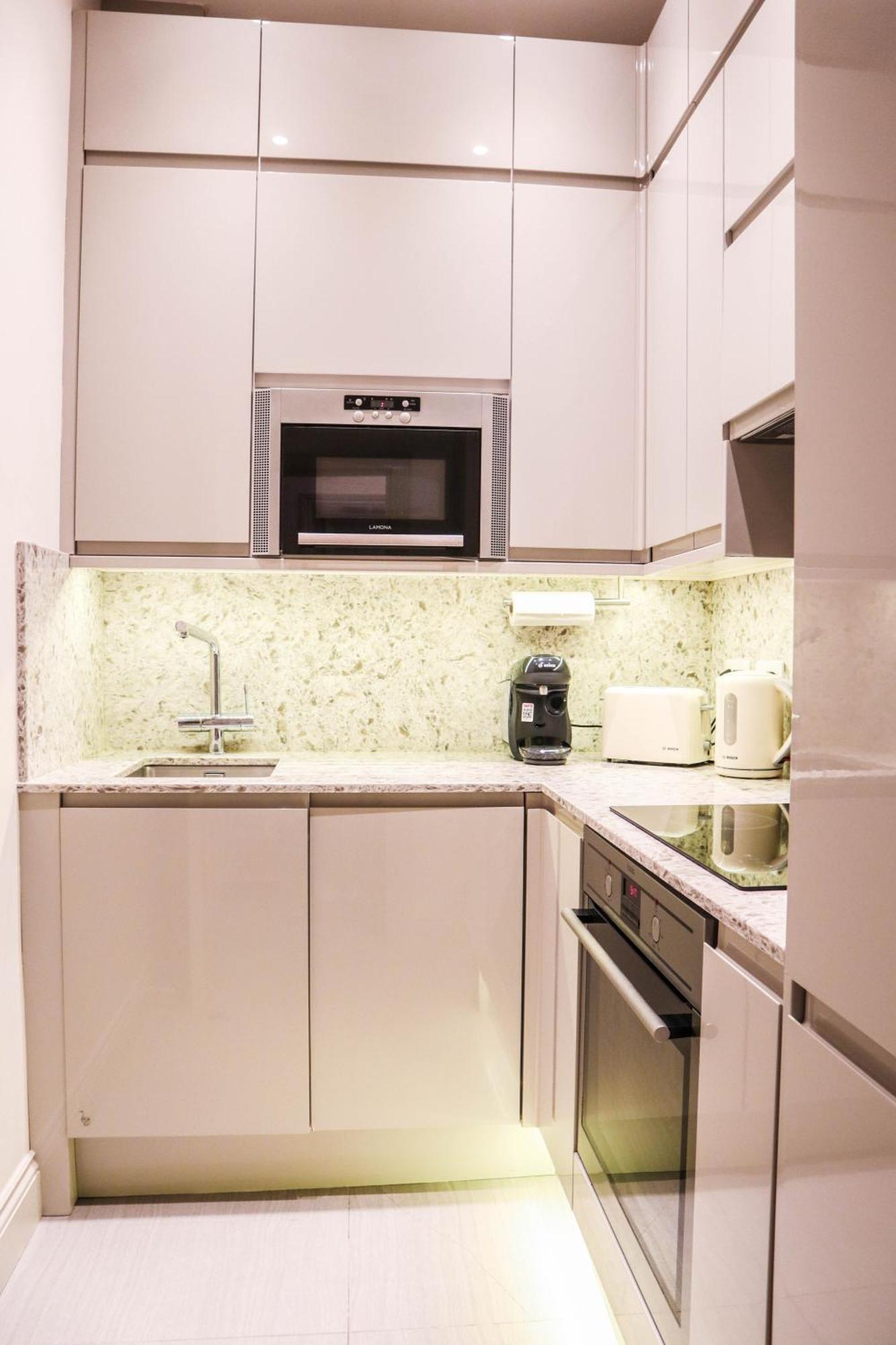 Lovely Kensington Apartment In A Prime Location *