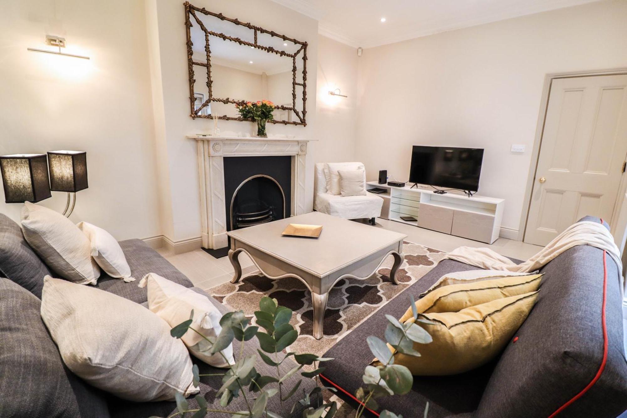 Lovely Kensington Apartment In A Prime Location