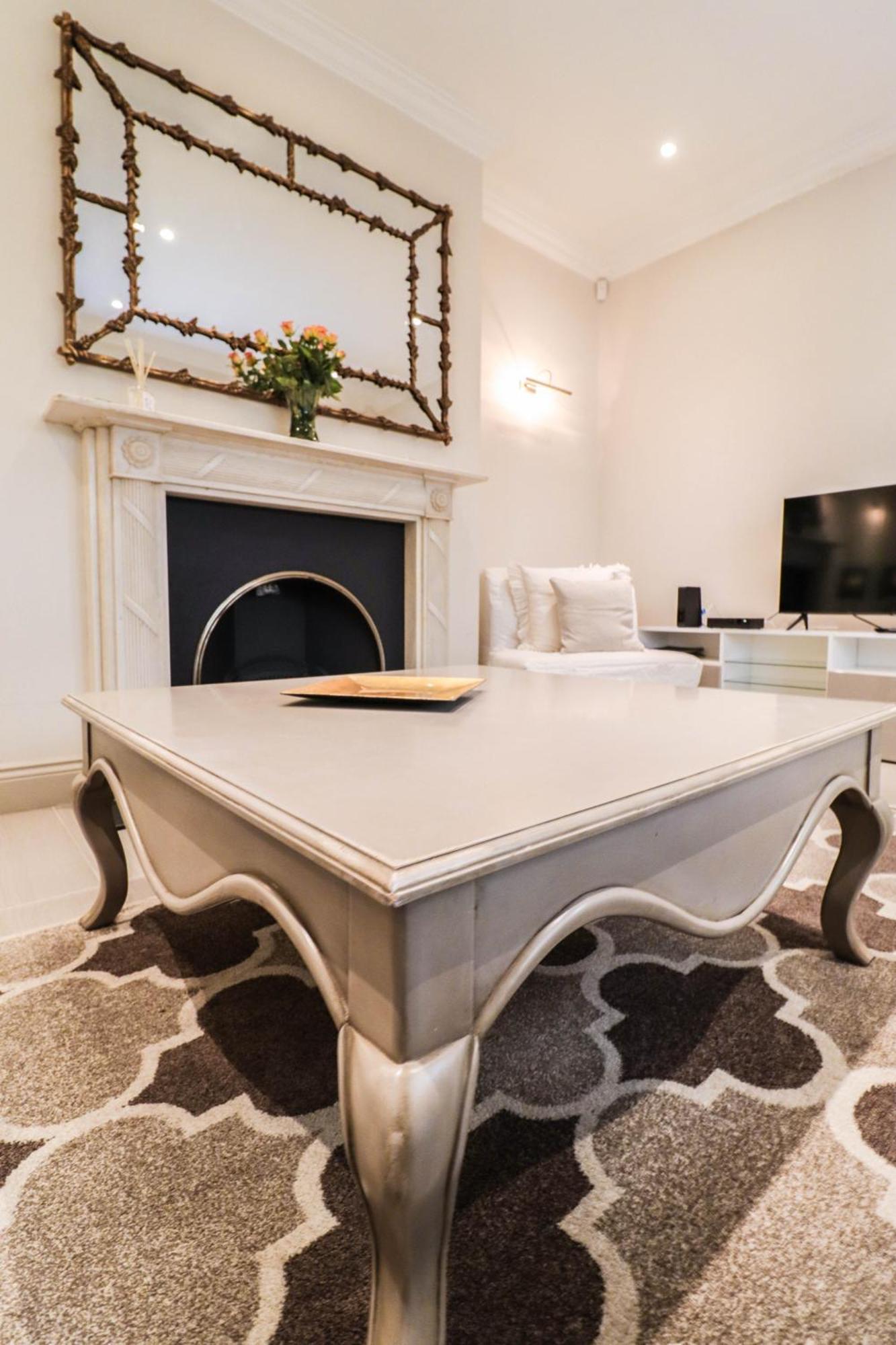 Lovely Kensington Apartment In A Prime Location * Londra
