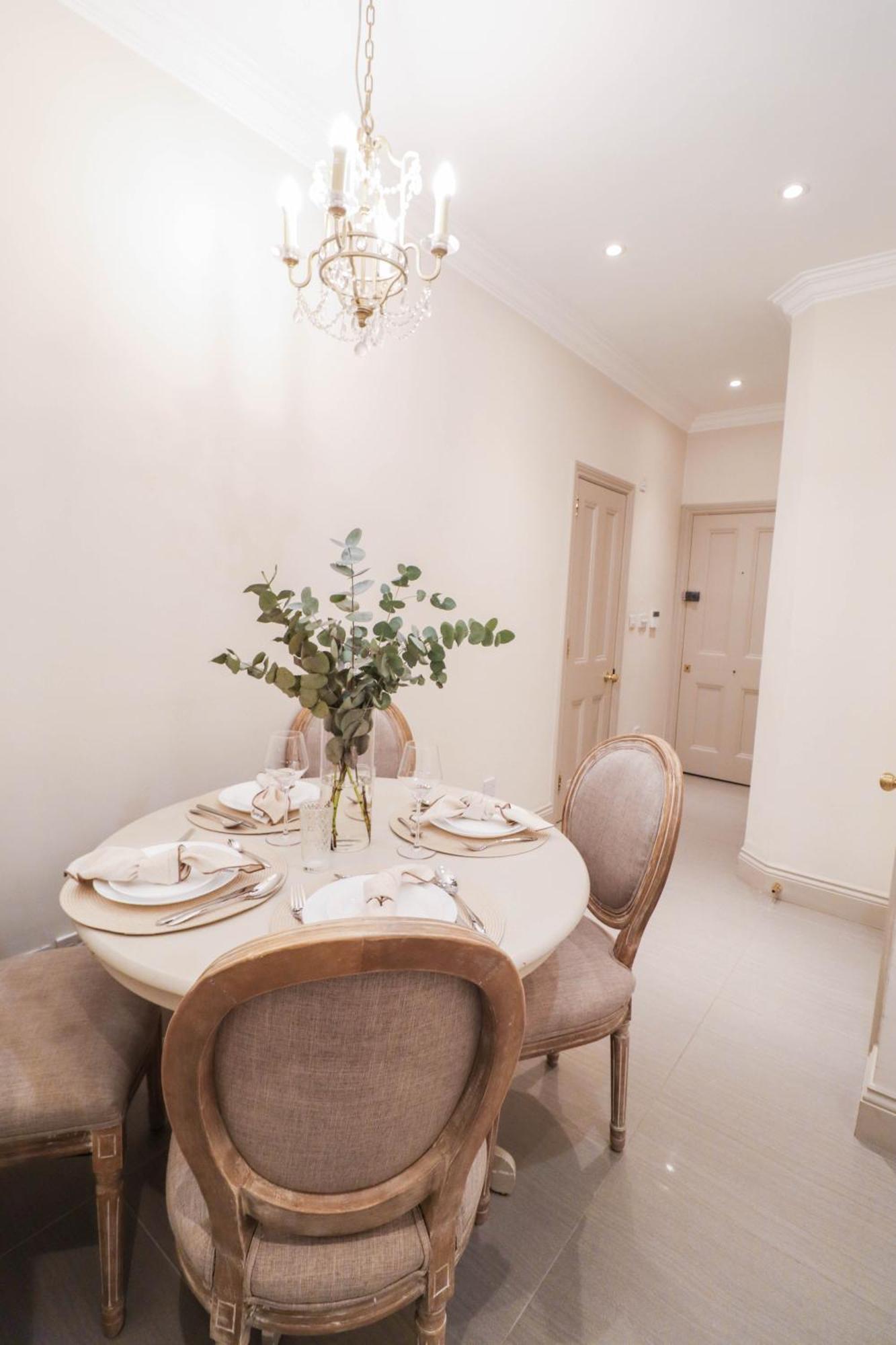 Lovely Kensington Apartment In A Prime Location